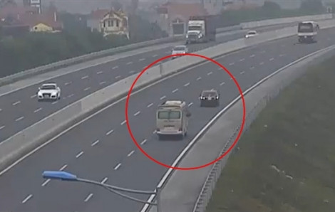 Clip: Đi lùi trên cao tốc Hải Phòng - Hà Nội, xe ô tô 4 chỗ suýt gây tai nạn kinh hoàng