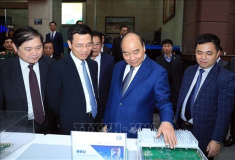 Thủ tướng Nguyễn Xuân Phúc: 'Muốn phát triển đất nước, phải sử dụng được công nghệ'