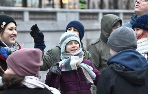 Greta Thunberg mừng sinh nhật 17 tuổi bằng cuộc biểu tình vì môi trường