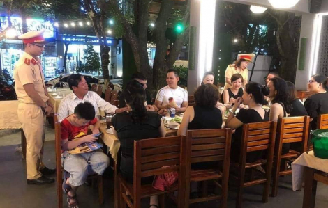 Đà Nẵng: CSGT dừng việc tuyên truyền nghị định 100 trong quán nhậu
