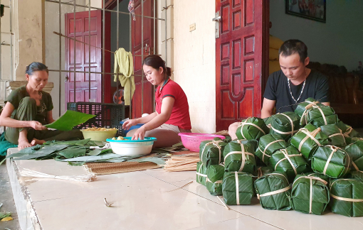 Làng nghề bánh chưng co kéo trong 'cơn bão giá’ thịt heo