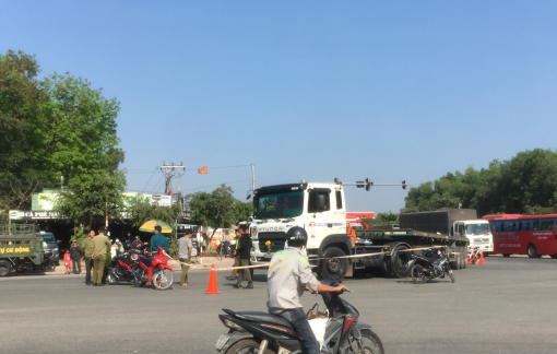 Container cán thương vong 2 người phụ nữ giữa 'ngã ba tử thần'