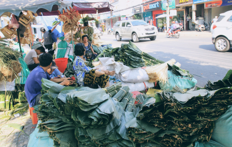 Chợ lá dong Sài Gòn co cụm, đìu hiu vì giá thịt heo tăng cao