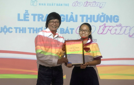 Nữ sinh lớp 10 trường Trưng Vương đoạt giải đặc biệt thơ lục bát Áo Trắng
