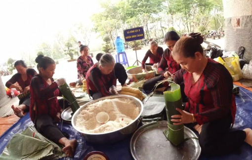 Video: Con cháu tề tựu về Khu Tưởng niệm các Vua Hùng gói - nấu bánh Tét mừng xuân