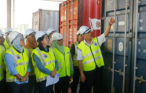 Malaysia gửi trả 150 container chất thải, khẳng định nước này không phải ‘bãi rác’