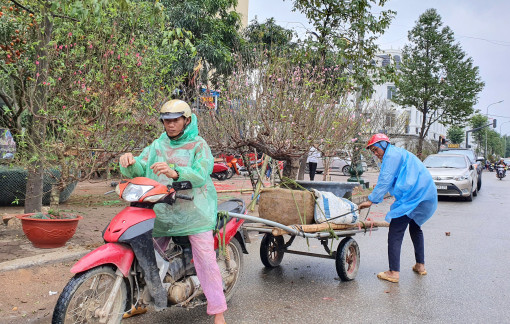 ‘Gắng chạy thêm cuốc nữa, có tiền mua cân thịt cho vợ con đón xuân’