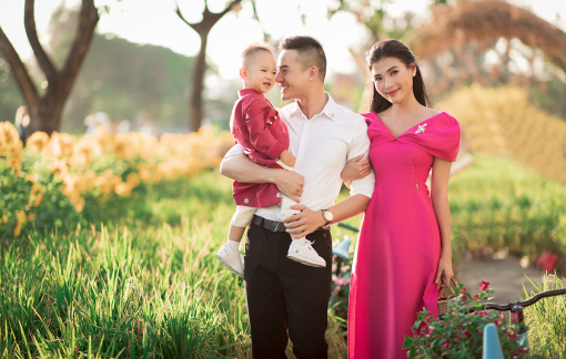 Gia đình sao Việt xúng xính quần áo xuống phố mùa xuân