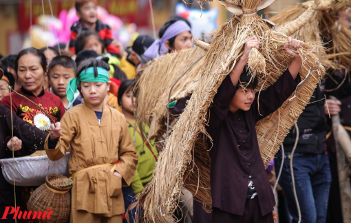 Độc đáo lễ hội 'Trâu rơm bò rạ' tái hiện nghề nông cổ truyền