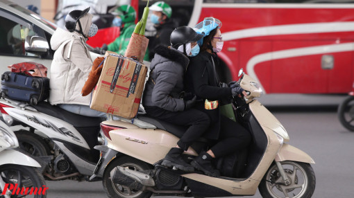 Người dân bắt đầu đổ về Hà Nội làm việc, nhiều tuyến đường hỗn loạn