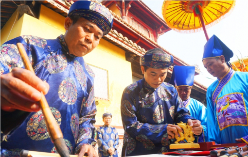 Hoàng thành xứ Huế khai ấn cung chúc tân xuân