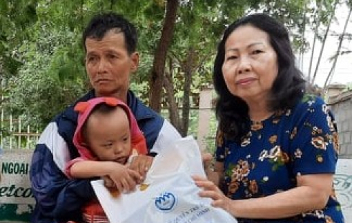 Vụ bé trai bị mẹ dùng dây siết cổ, đánh đập dã man ở Bình Dương: Đề nghị khởi tố người quay video