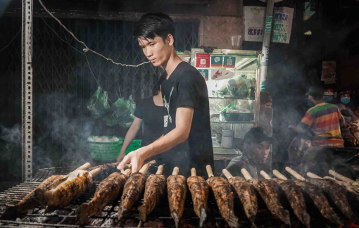 Trắng đêm nướng cá ngày vía Thần Tài