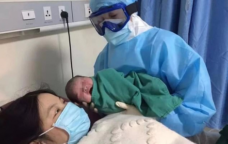 Trung Quốc cảnh báo 2019-nCoV có thể lây truyền từ mẹ sang con