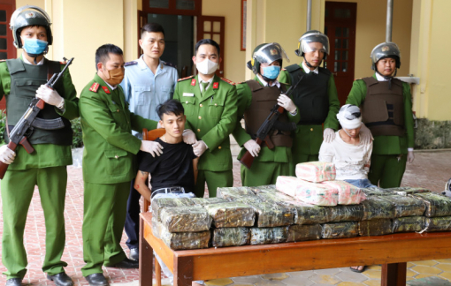 Vây bắt xe ô tô chở 45kg ma túy