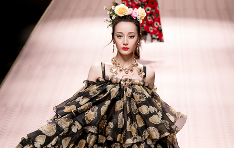 Nhà thiết kế Trung Quốc phát trực tuyến tại các tuần lễ thời trang vì virus corona