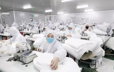 Công ty thời trang Trung Quốc chuyển sang may đồ bảo hộ trong đại dịch virus corona
