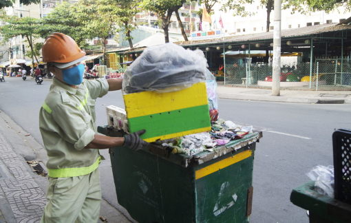 Nhân viên vệ sinh: Mang găng tay, khẩu trang, không chờ bắt buộc