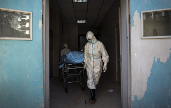 Số người tử vong lẫn nhiễm mới do COVID-19 đã giảm