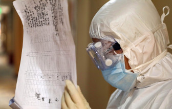 Thêm một bác sĩ trẻ Trung Quốc thiệt mạng vì COVID-19