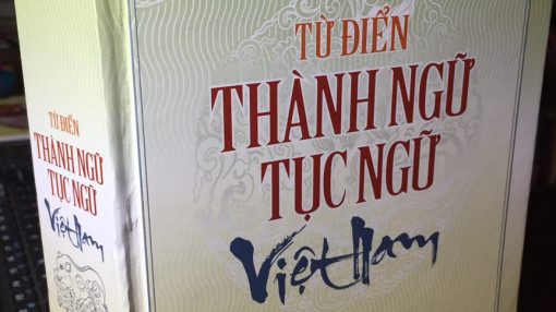 Nhóm tác giả biên soạn 'Từ điển thành ngữ tục ngữ Việt Nam' là ai?