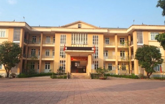 Phê bình chủ tịch phường ở Hà Tĩnh để nữ sinh đang cách ly đi dự đám cưới