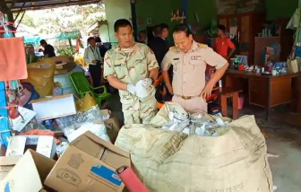 Thái Lan triệt phá xưởng 'hô biến' khẩu trang cũ thành mới