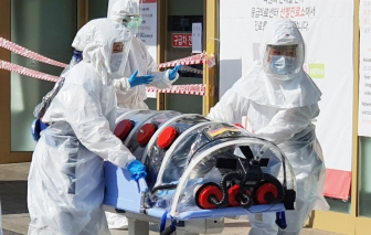 COVID-19: Quan chức cấp cao đầu tiên của Iran tử vong, Mỹ đóng cửa 48 trường học