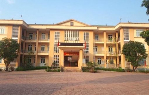 Phê bình chủ tịch phường ở Hà Tĩnh để nữ sinh đang cách ly đi dự đám cưới