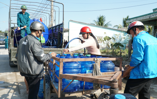 Long An “chia nước” giúp người dân vượt hạn mặn