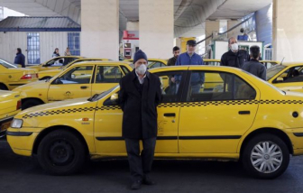 Iran khuyến cáo nên ít đi lại và hạn chế sử dụng tiền giấy