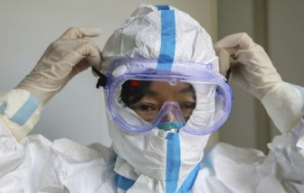 WHO kêu gọi ngành công nghiệp và các chính phủ tăng sản lượng hàng y tế thêm 40%