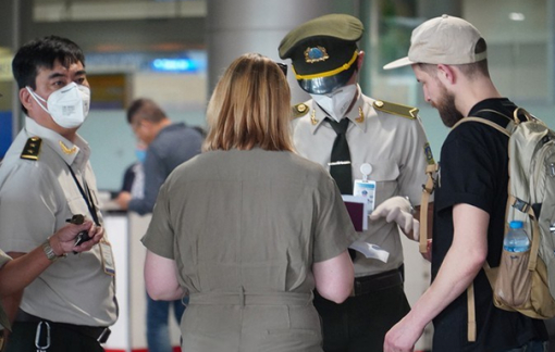 Bắt buộc khai báo y tế với tất cả khách nhập cảnh vào Việt Nam từ ngày 7/3