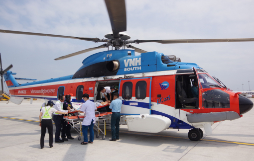 Dùng trực thăng đưa hai ngư dân từ Trường Sa vào đất liền cấp cứu