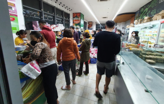 Thủ tướng yêu cầu mở cửa bán gạo đến 23g tại Hà Nội