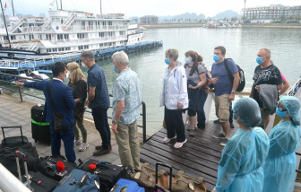 Quảng Ninh họp khẩn vì nhiều người bay cùng chuyến với bệnh nhân thứ 17