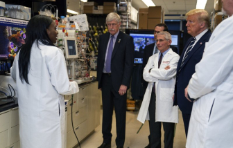 Các nhà khoa học âm thầm chuẩn bị thử nghiệm vắc-xin COVID-19