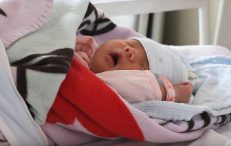 Clip: Sinh con khi Vũ Hán bị phong tỏa vì bùng nổ dịch COVID-19