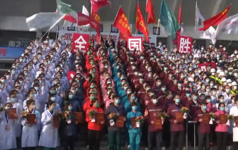 Clip: Y bác sĩ Vũ Hán vui mừng đóng cửa 16 bệnh viện dã chiến