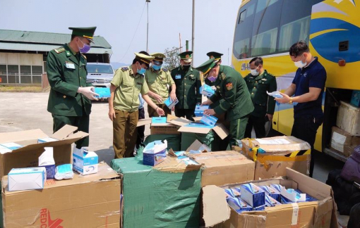 Bắt xe khách vận chuyển khẩu trang, đồ bảo hộ y tế sang Lào