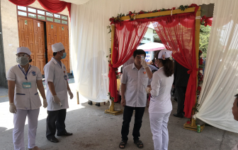 Đo thân nhiệt 200 khách mời tại đám cưới cô dâu Việt và chú rể Hàn