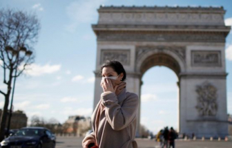 Các nước EU có số người chết vì COVID-19 kỷ lục trong một ngày