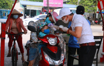 Chợ duy nhất tại Huế muốn vào phải đeo khẩu trang, kiểm tra thân nhiệt