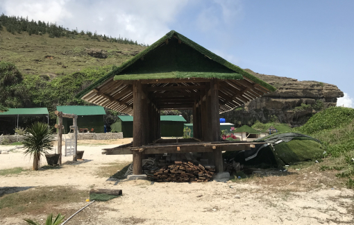 Ngang nhiên xâm lấn thắng cảnh Hang Câu Lý Sơn