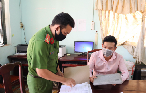 Người dân vui mừng nhận lại tài sản sau khi băng trộm chuyên "dọn sạch nhà" bị bắt
