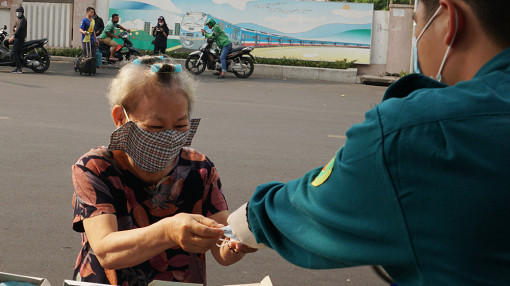 “Văn hóa khẩu trang” phương Tây với COVID-19