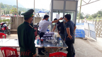 Người Việt ở Lào đua nhau về Việt Nam để được kiểm tra sức khỏe