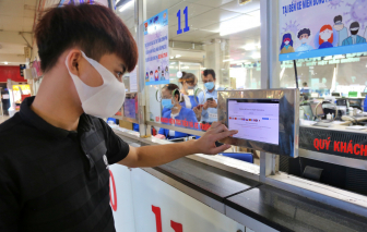 Bến xe Miền Đông thực hiện khai báo y tế với hành khách trước khi lên xe