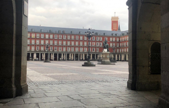 Hơn 10 ngày phong tỏa, Tây Ban Nha vẫn chìm sâu trong dịch bệnh