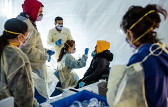 Mỹ tích cực tìm kiếm phương pháp điều trị COVID-19 khi chưa có vắc-xin